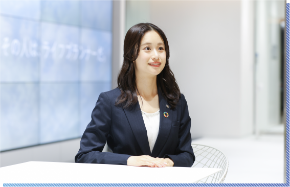 保険オペレーション本部 オペレーション企画部 保険サービス企画課 足立 葉月